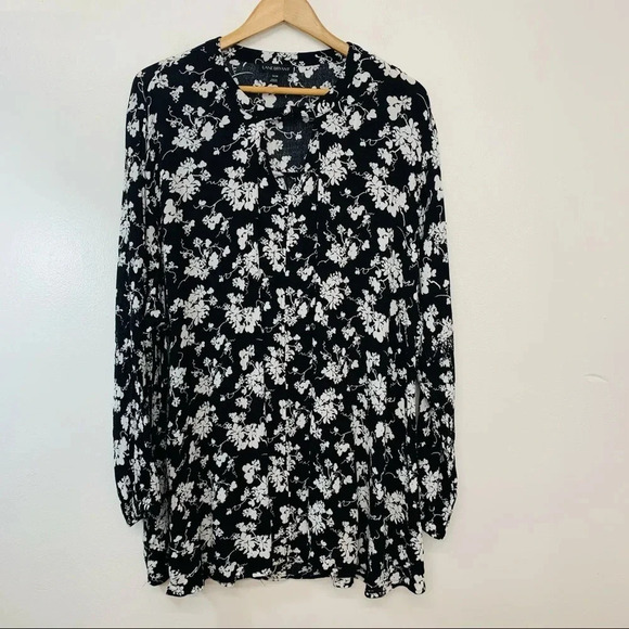 Lane  Bryant Top Blouse Woman 26/28 Gauzy Long Sleeve Black White‎ Floral Flowy - Picture 1 of 12